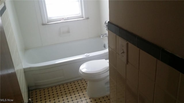 19030 Lake Shore Blvd, Euclid, OH 44119 - full bath with toilet and shower / washtub combination