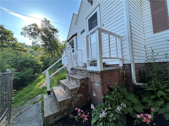73 High St, Clay, WV 25043 - view of side of property