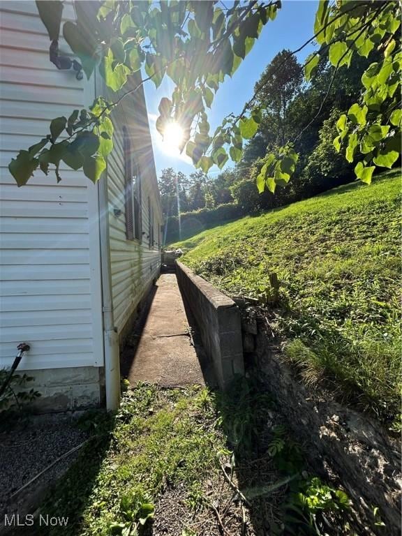 73 High St, Clay, WV 25043 - view of yard