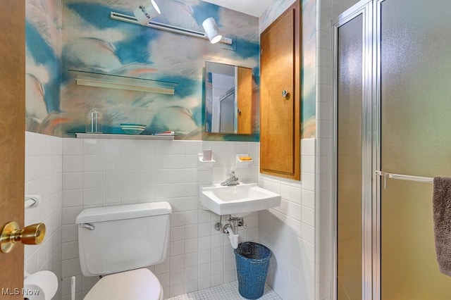 9502 Winchester Vly, Chesterland, OH 44026 - full bath featuring a shower stall and tile walls