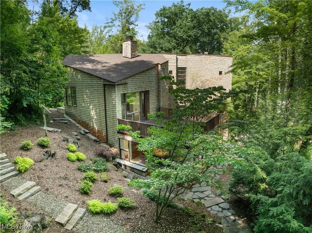 4 Valley Rdg, Farm, Hunting Valley, OH 44022 - view of side of property with a chimney and a shingled roof