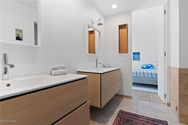 4 Valley Rdg, Farm, Hunting Valley, OH 44022 - full bath featuring two vanities, tile patterned floors, and ensuite bath