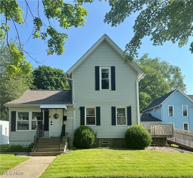 409 W Grant St, Kent, OH 44240 - traditional-style home with a front lawn and a deck