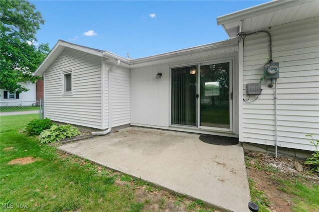 293 W 14th St, Salem, OH 44460 - rear view of house with a patio area