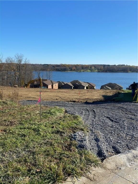 Pine Lake Cv, Columbiana, OH 44408