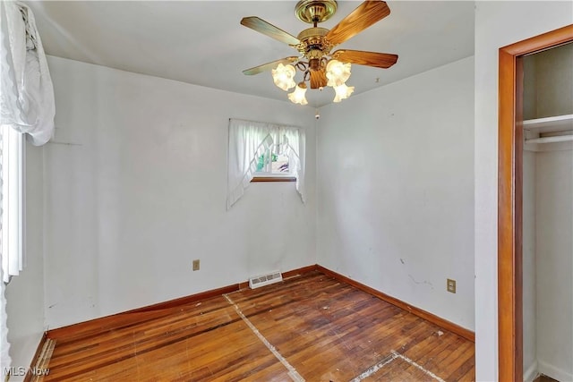 321 Overlook Rd, Vermilion, OH 44089 - unfurnished bedroom with hardwood / wood-style flooring and a ceiling fan