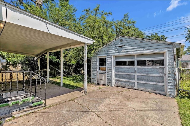 321 Overlook Rd, Vermilion, OH 44089 - detached garage featuring concrete driveway