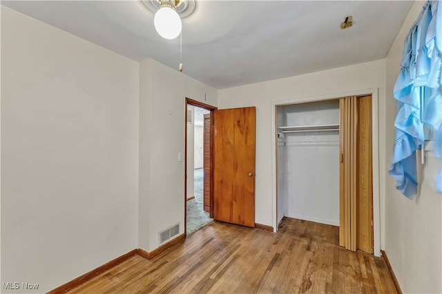 321 Overlook Rd, Vermilion, OH 44089 - unfurnished bedroom featuring wood finished floors, a closet, and a ceiling fan
