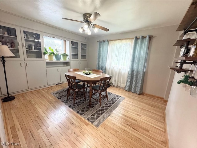 470 Geneva Ave, Struthers, OH 44471 - dining area with light wood finished floors and ceiling fan