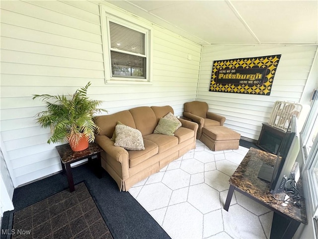 470 Geneva Ave, Struthers, OH 44471 - sunroom with an outdoor hangout area
