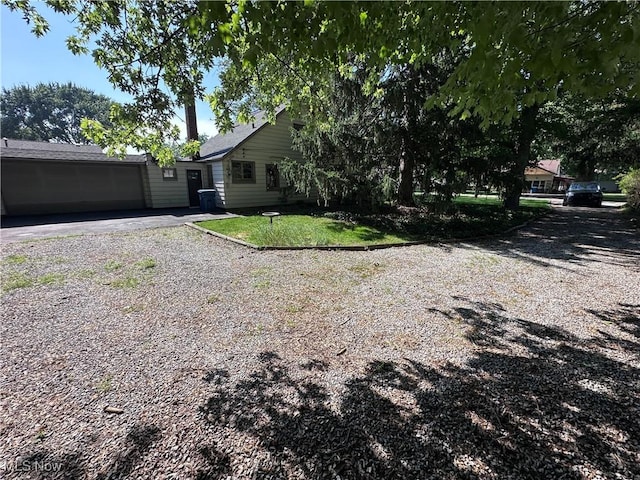 7742 Dahlia Dr, Mentor On The Lake, OH 44060 - view of yard featuring gravel driveway and an attached garage