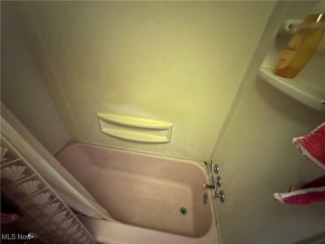 7742 Dahlia Dr, Mentor On The Lake, OH 44060 - full bath featuring shower / bathtub combination