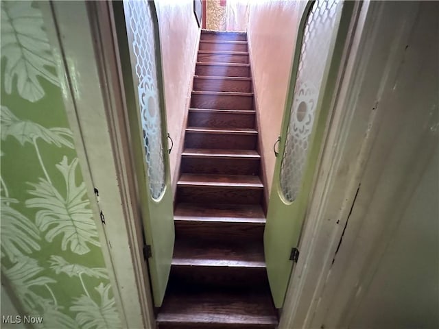 7742 Dahlia Dr, Mentor On The Lake, OH 44060 - view of stairway