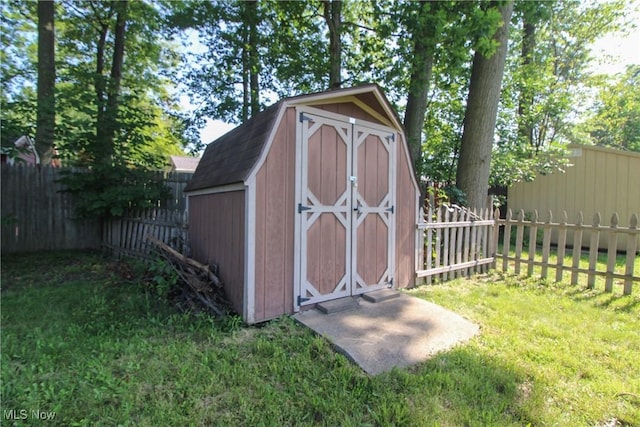 3886 Ascot Ct, Austintown, OH 44511 - view of shed with a fenced backyard