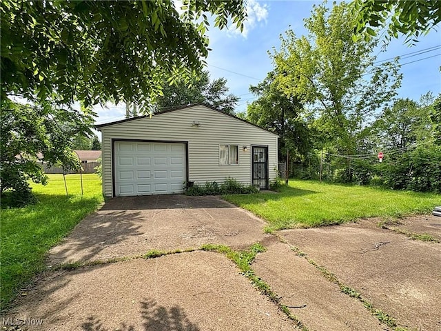 1307 W Ave, Elyria, OH 44035 - detached garage with driveway