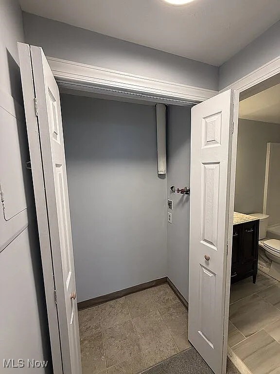 9630 Cove Dr Unit A14, North Royalton, OH 44133 - corridor with baseboards