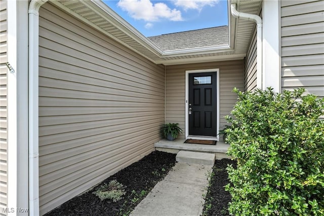 107 Lakeview Cir, Amherst, OH 44001 - entrance to property featuring a shingled roof