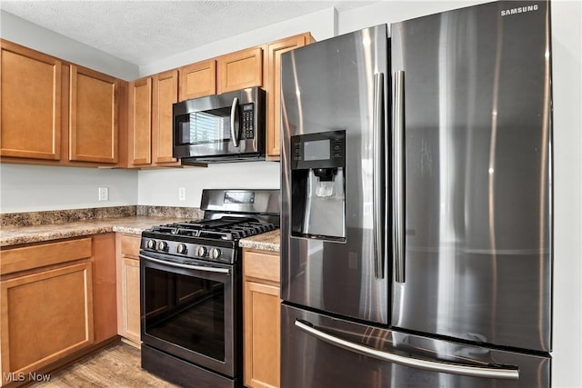 107 Lakeview Cir, Amherst, OH 44001 - kitchen featuring stainless steel appliances and light wood-style flooring