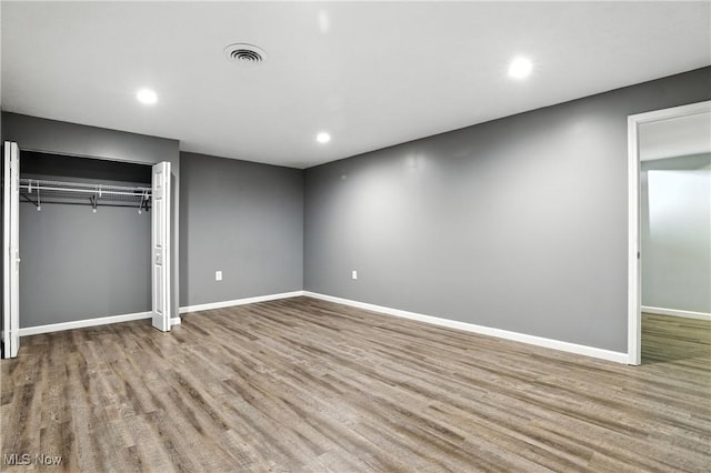 107 Lakeview Cir, Amherst, OH 44001 - unfurnished bedroom with wood finished floors, recessed lighting, and a closet