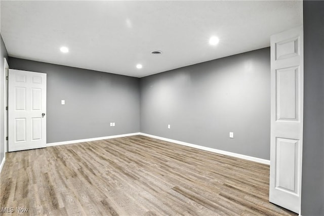 107 Lakeview Cir, Amherst, OH 44001 - unfurnished room featuring wood finished floors and recessed lighting