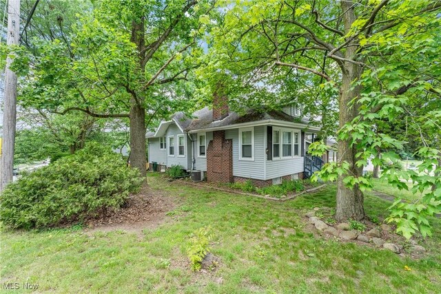 1901 Newton St, Akron, OH 44305 - view of front of home featuring a chimney and a front lawn