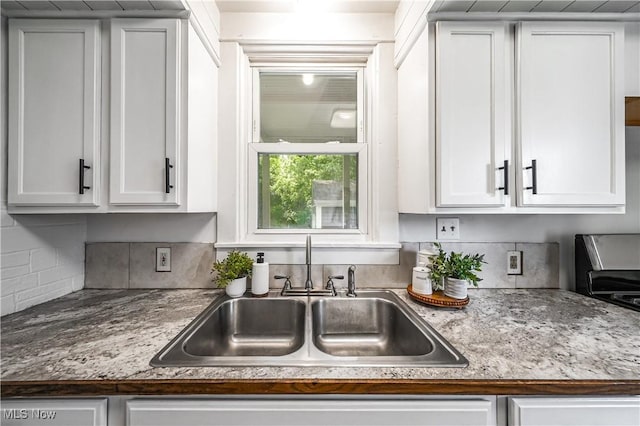 417 Vienna Ave, Niles, OH 44446 - kitchen featuring white cabinetry and backsplash