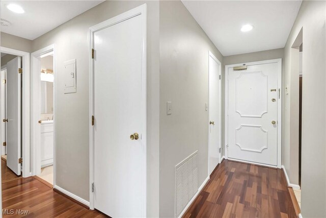 2021 King James Pkwy Unit 228, Westlake, OH 44145 - hall featuring wood finished floors and recessed lighting
