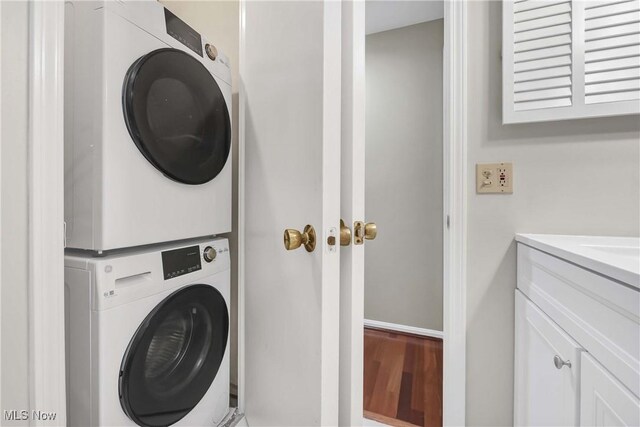 2021 King James Pkwy Unit 228, Westlake, OH 44145 - laundry area with stacked washer and clothes dryer and wood finished floors