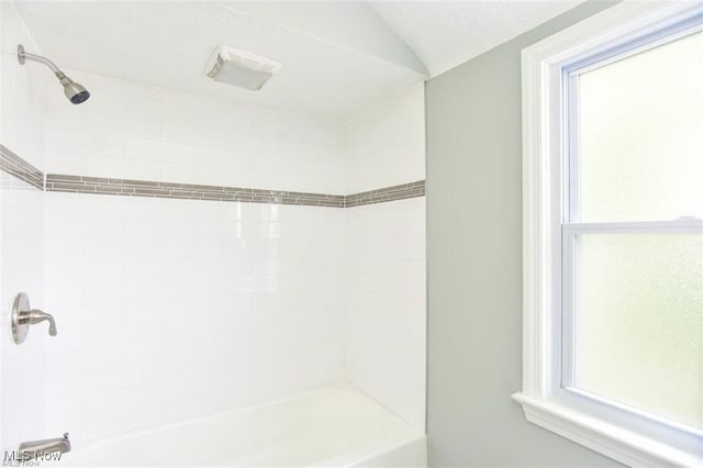 925 Keystone Dr, Cleveland, OH 44121 - photo 22