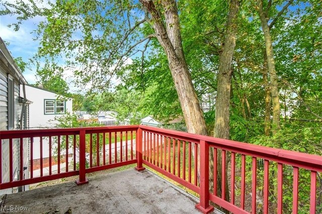 925 Keystone Dr, Cleveland, OH 44121 - photo 25