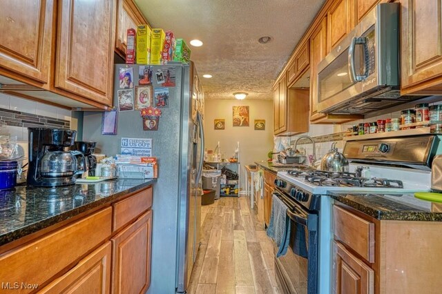 925 Keystone Dr, Cleveland, OH 44121 - photo 11