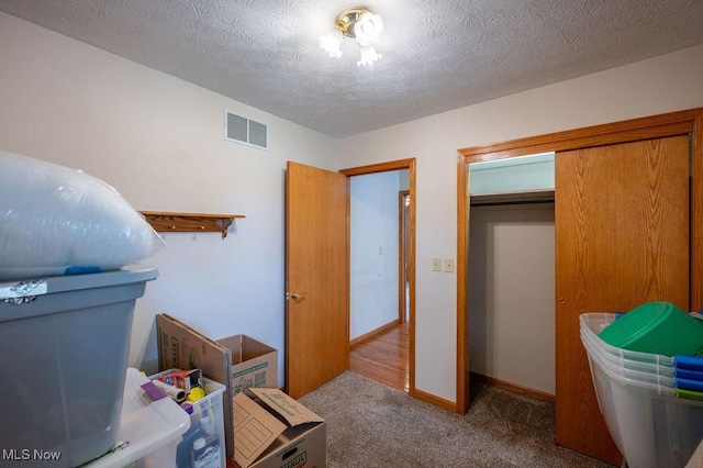 1565 Lois St, Belpre, OH 45714 - bedroom featuring carpet flooring, a closet, and a textured ceiling