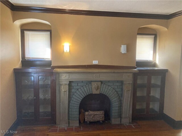 7508 Theota Ave, Parma, OH 44129 - detailed view of crown molding and wood finished floors