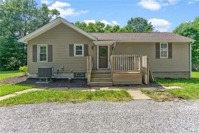 5843 Fairlawn Ave, Hubbard, OH 44425 - view of front of house with a deck