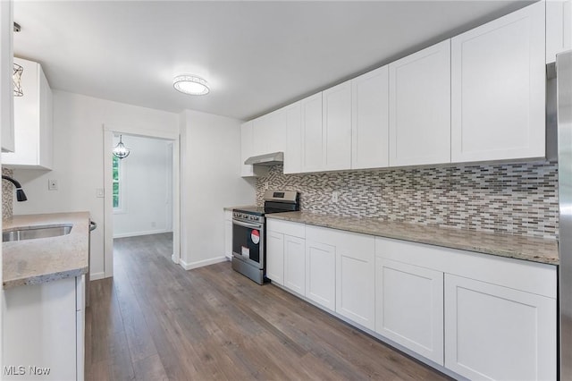 5843 Fairlawn Ave, Hubbard, OH 44425 - kitchen featuring stainless steel electric range oven, under cabinet range hood, decorative backsplash, dark wood finished floors, and white cabinets