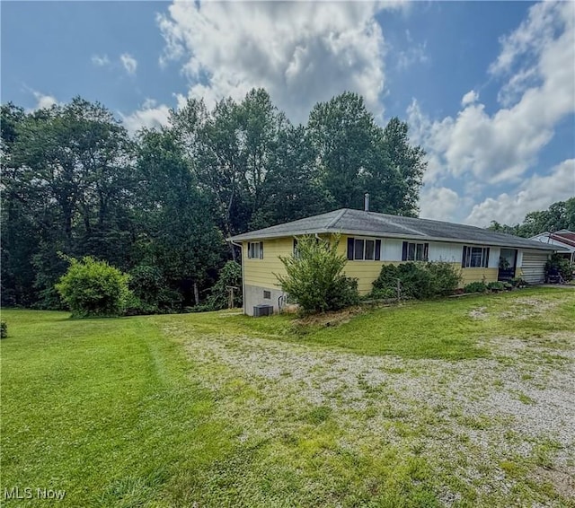 7328 S Calhoun Hwy, Mount Zion, WV 26151 - view of side of home with a yard