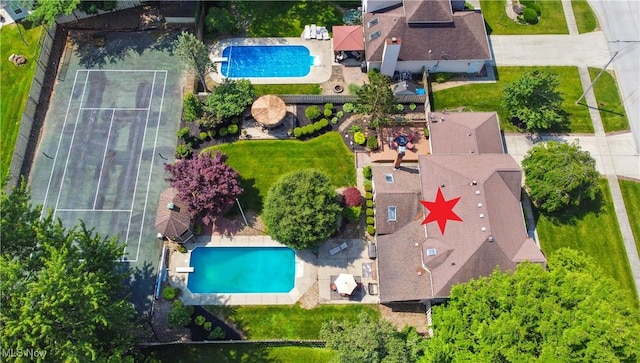 195 Sleepy Hollow Dr, Amherst, OH 44001 - bird's eye view of a pool