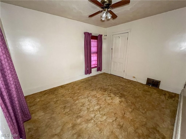 1030 Saint George St, East Liverpool, OH 43920 - carpeted empty room featuring a ceiling fan and baseboards