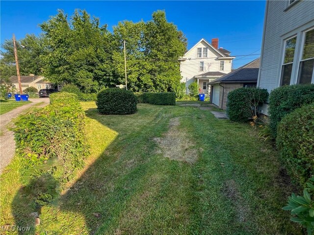 1030 Saint George St, East Liverpool, OH 43920 - view of green lawn