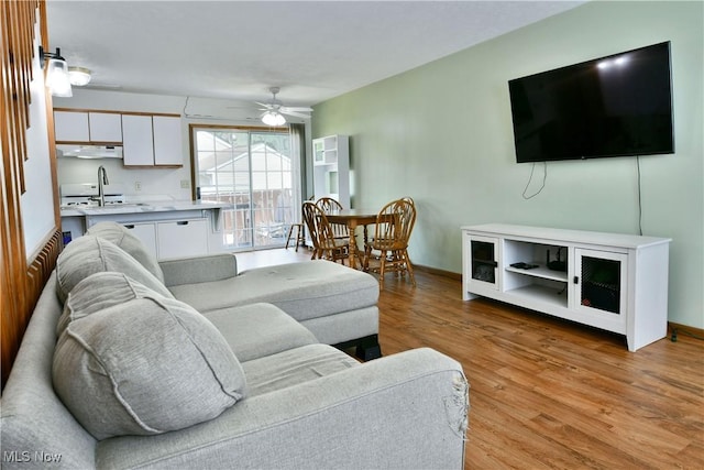 3189 Woodland Trl Unit A, Cortland, OH 44410 - living area with a ceiling fan and light wood finished floors