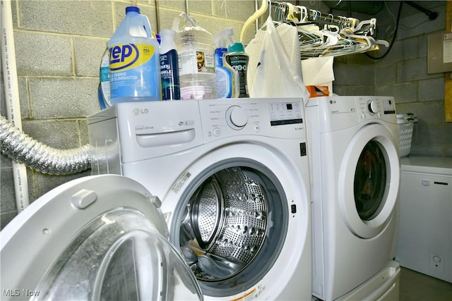 3189 Woodland Trl Unit A, Cortland, OH 44410 - laundry room with separate washer and dryer