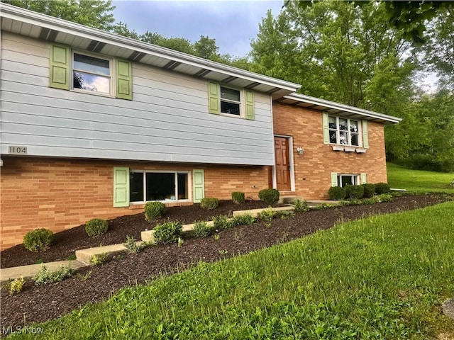 1104 Lantern, East Liverpool, OH 43920 - view of front of property with brick siding and a front yard