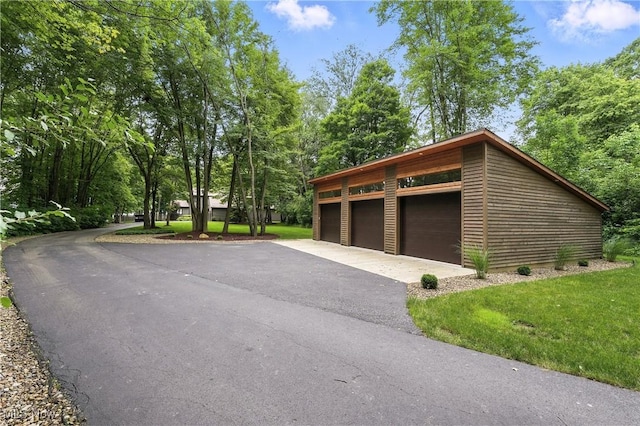 263 E Pne Lake Rd, North Lima, OH 44452 - view of detached garage