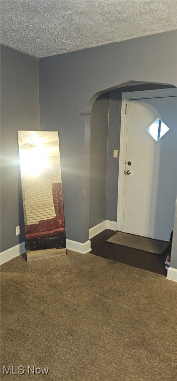 425 N Osborn Ave, Youngstown, OH 44509 - spare room with arched walkways, carpet flooring, and a textured ceiling