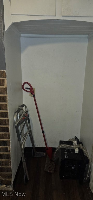 425 N Osborn Ave, Youngstown, OH 44509 - detailed view of wood finished floors