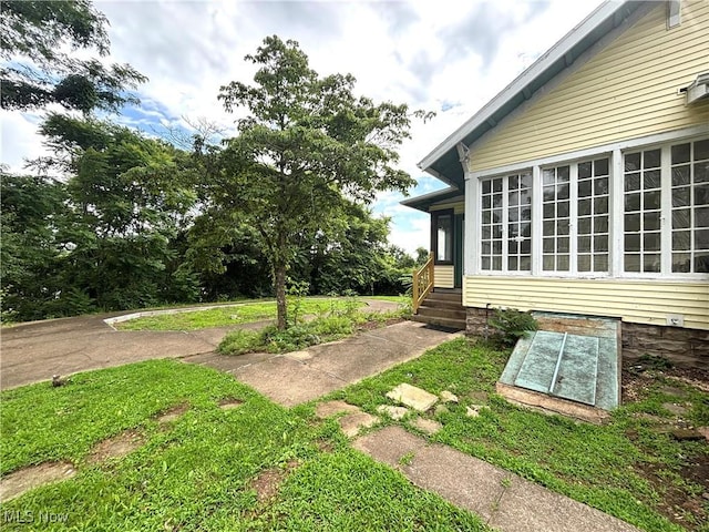 1709 Washington Blvd, Belpre, OH 45714 - view of green lawn