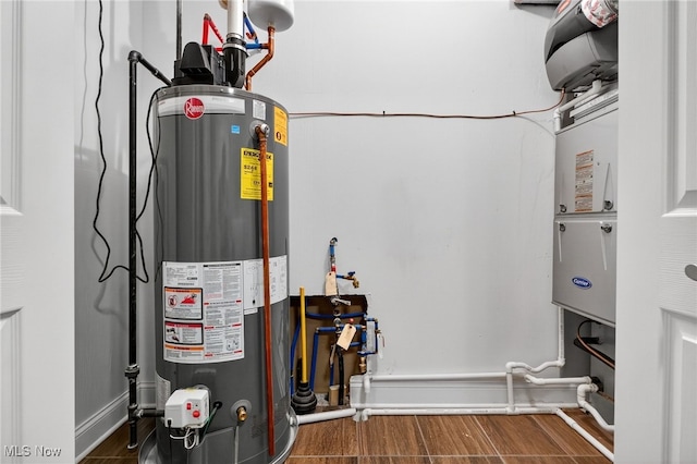 498 Water Pointe Ln, Brunswick, OH 44212 - utility room with water heater