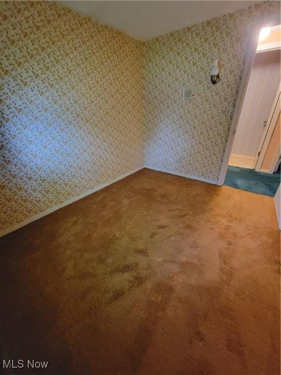 5622 Donna Dr, Ashtabula, OH 44004 - carpeted spare room with wallpapered walls and baseboards
