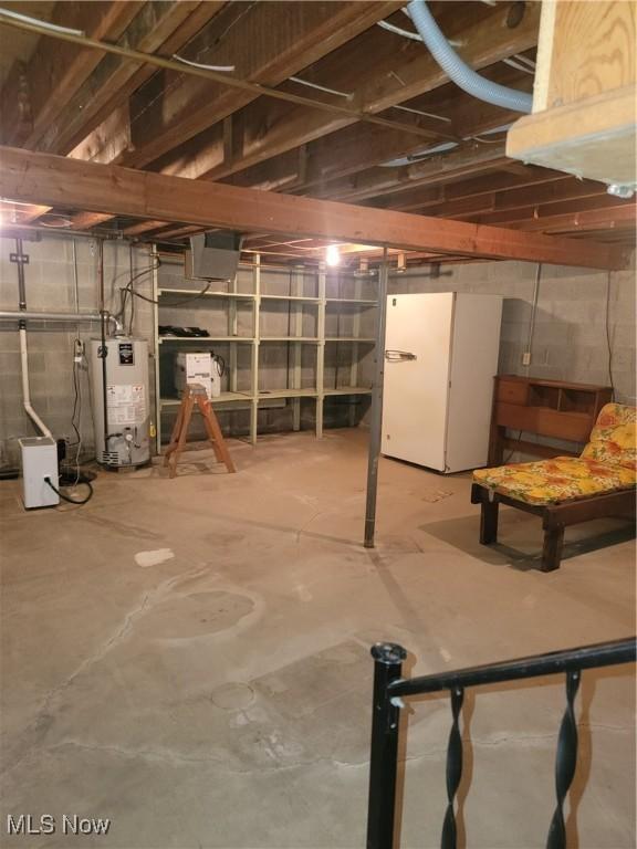 5622 Donna Dr, Ashtabula, OH 44004 - unfinished basement featuring water heater