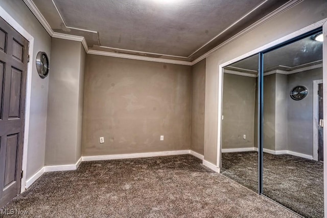 2613 Oakdale Ave, Lorain, OH 44055 - unfurnished bedroom featuring carpet flooring, a closet, and ornamental molding